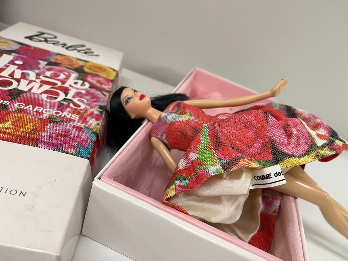 꼼데가르송 x 바비 플래티넘 라벨 컬렉션 인형 징글 플라워 한정 상품이미지6