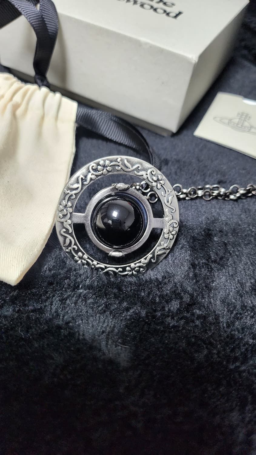 비비안웨스트우드 블랙 orb 목걸이 상품이미지5