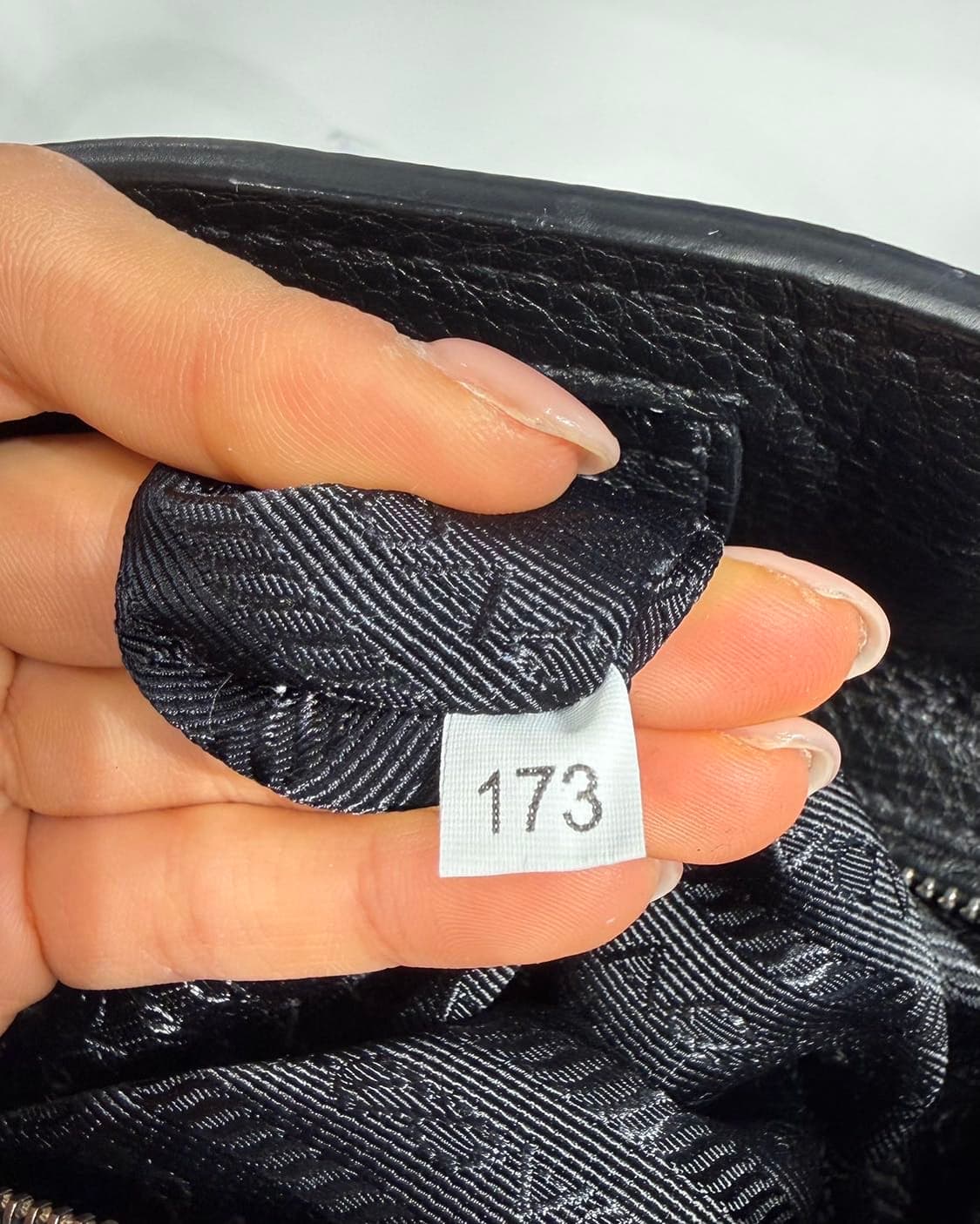 프라다 블랙 비텔로 다이노 레더 토트백  상품이미지9