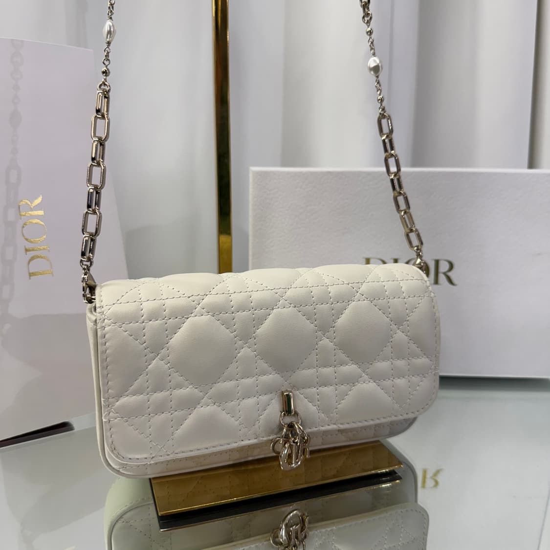 [풀구성]디올 레이디디올 램스킨 까나쥬 라떼 폰 파우치 숄더백 상품이미지2