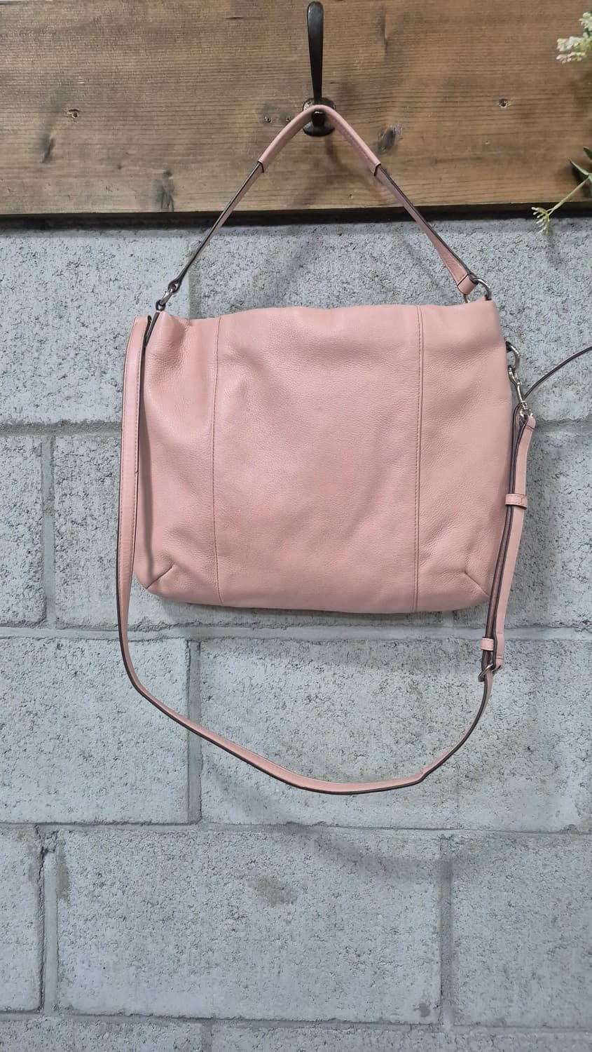 코치 페블 레더 컨버터블 숄더백  상품이미지6