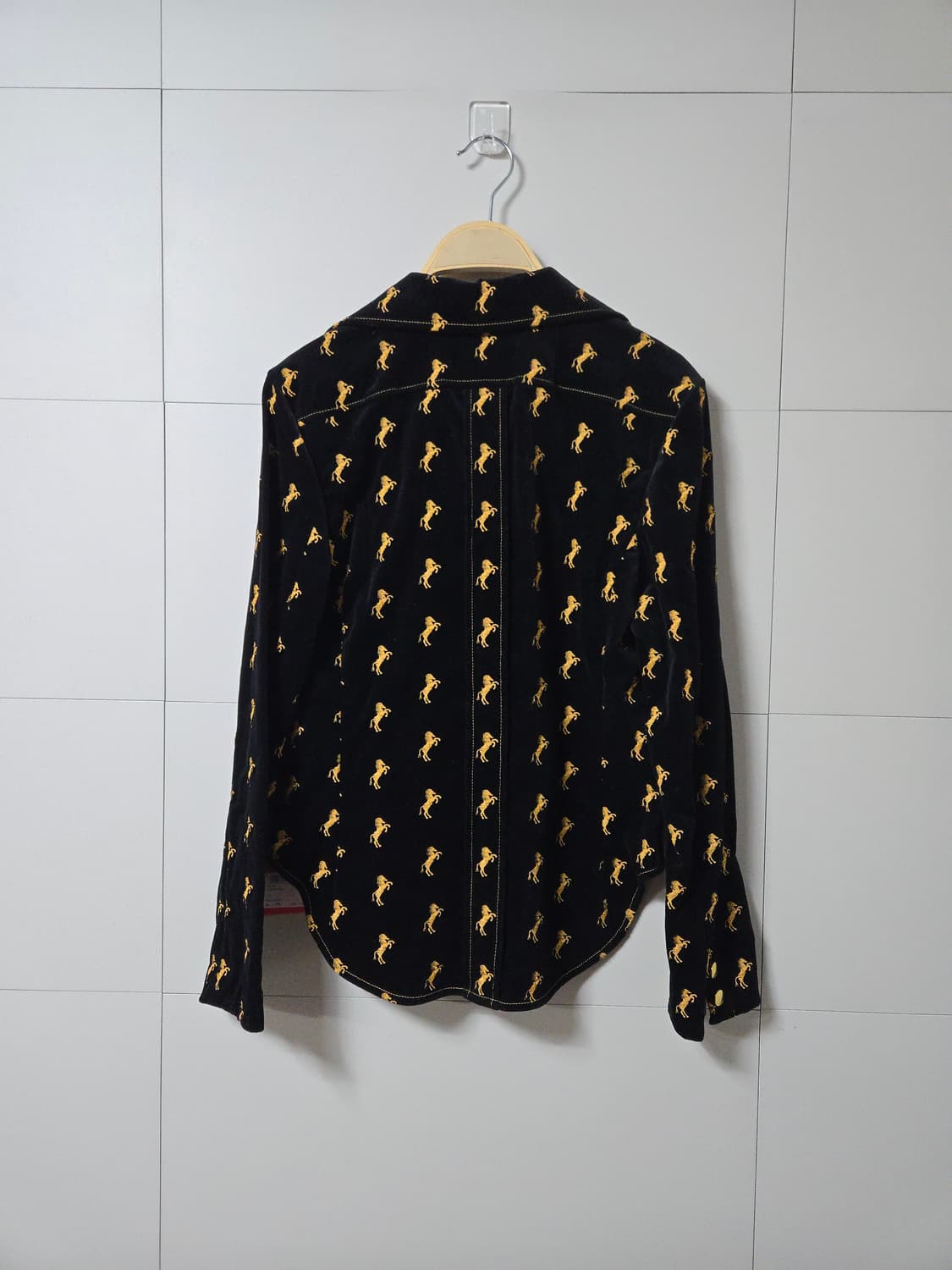 (새상품)끌로에 황금말 자수 벨벳 셔츠(프랑스36) (국내 44반 55) 상품이미지5