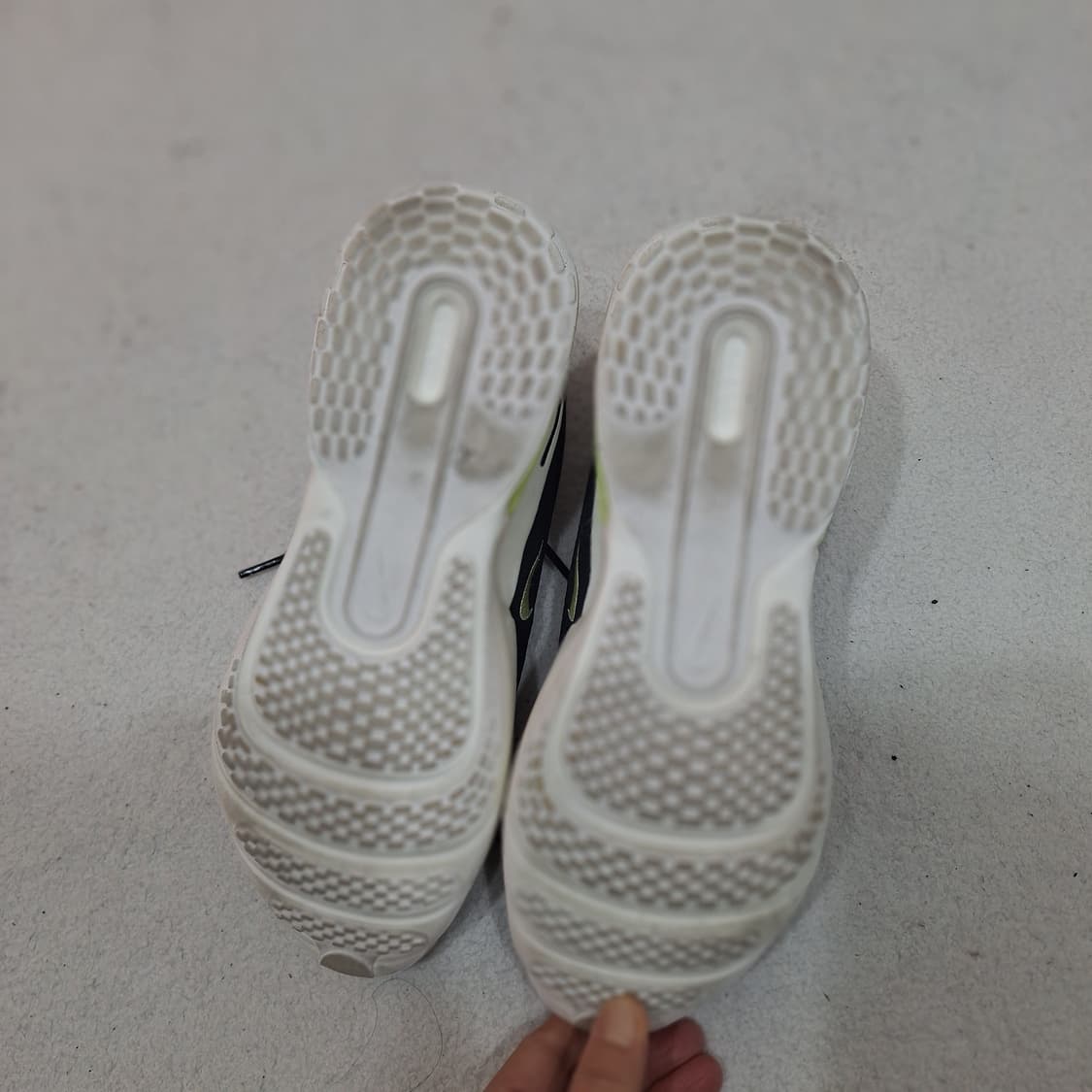 나이키  에어줌업턴 운동화250(상태좋음) 상품이미지4