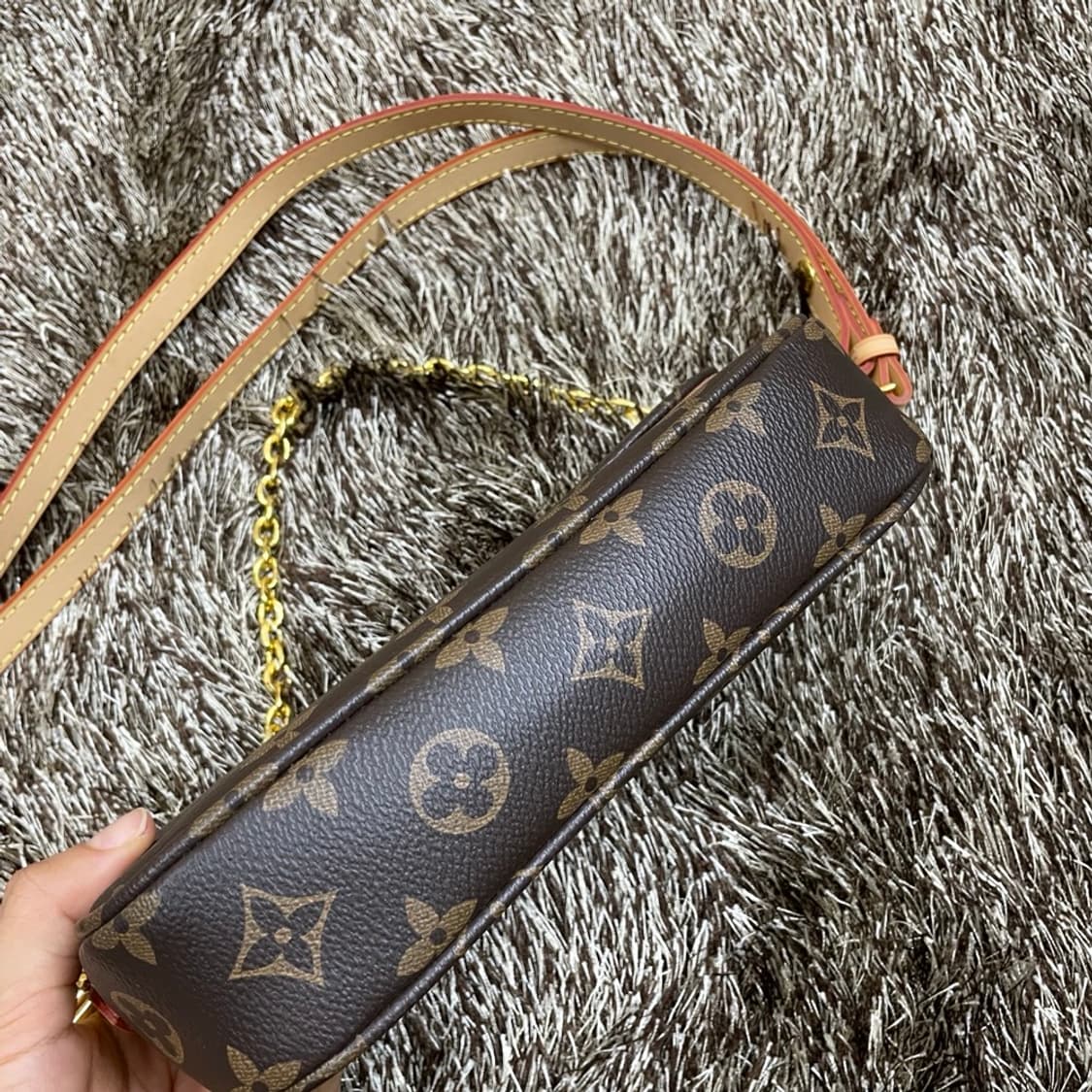루이비통 Louis Vuitton 월릿 온 체인 아이비 모노그램 숄더백 상품이미지4