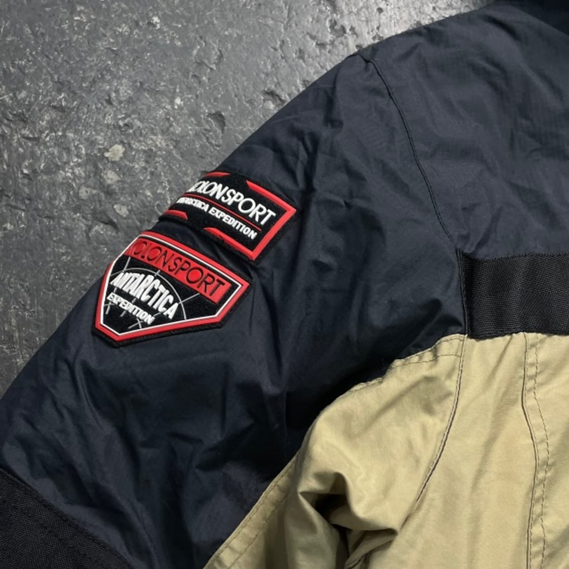 100 코오롱스포츠 안타티카 경량패딩 상품이미지3