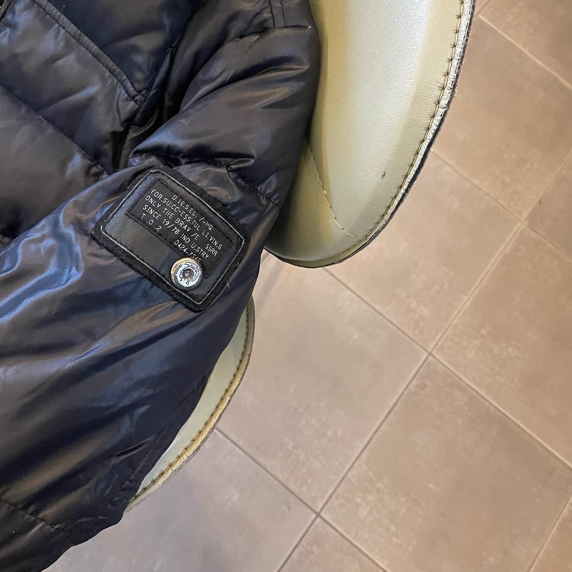 디젤 소가죽 디테일 라이더 덕패딩 상품이미지3