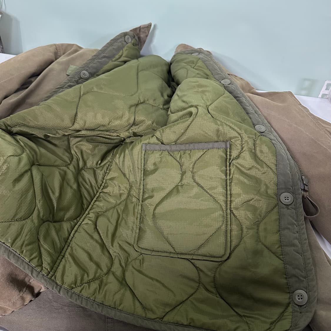 OS 라퍼지스토어 오버핏 내피탈부착 썬페이드워시드 피쉬테일 야상 상품이미지7