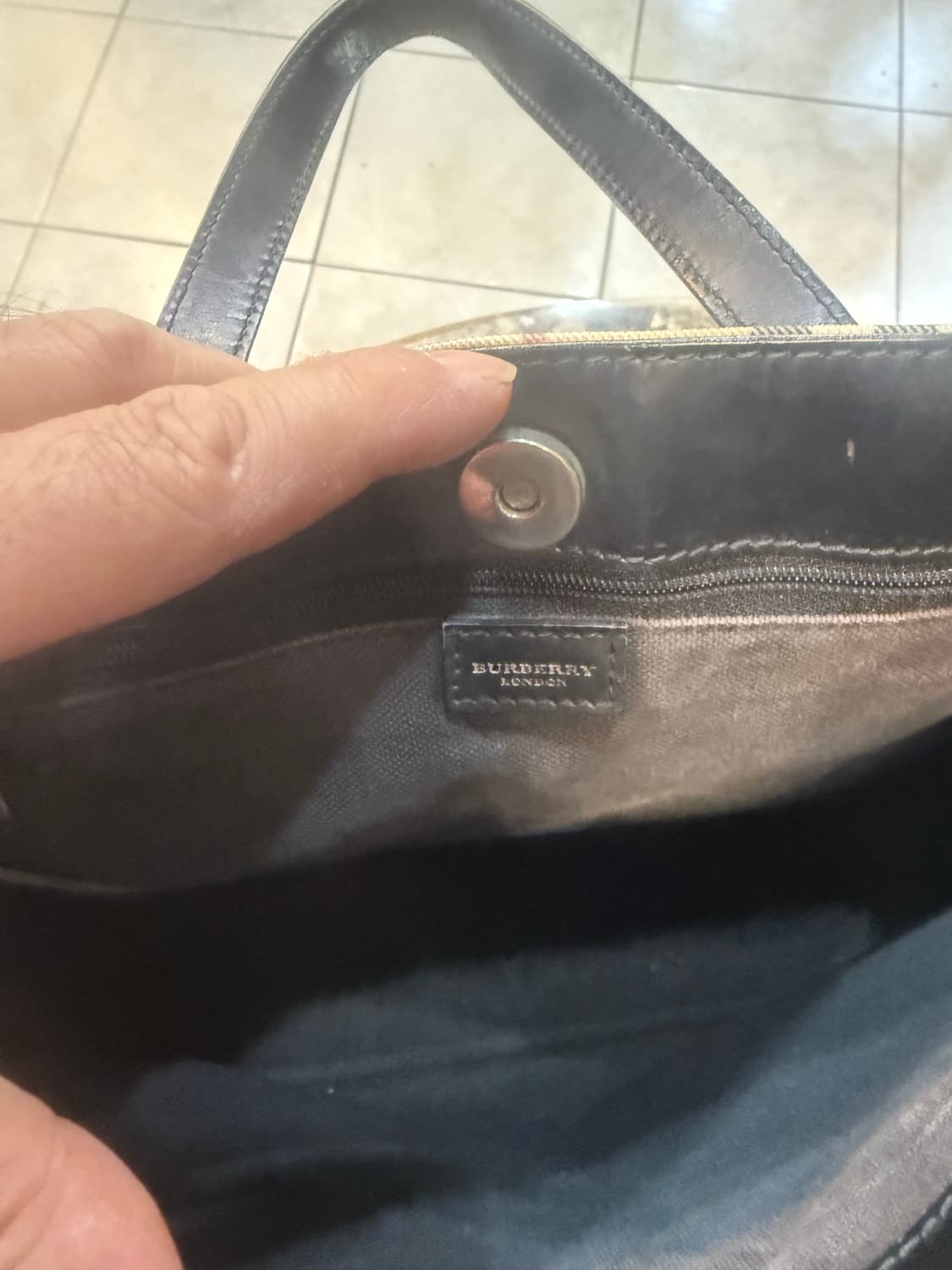 정품 버버리 노바체크 토트백 팝니다 상품이미지8