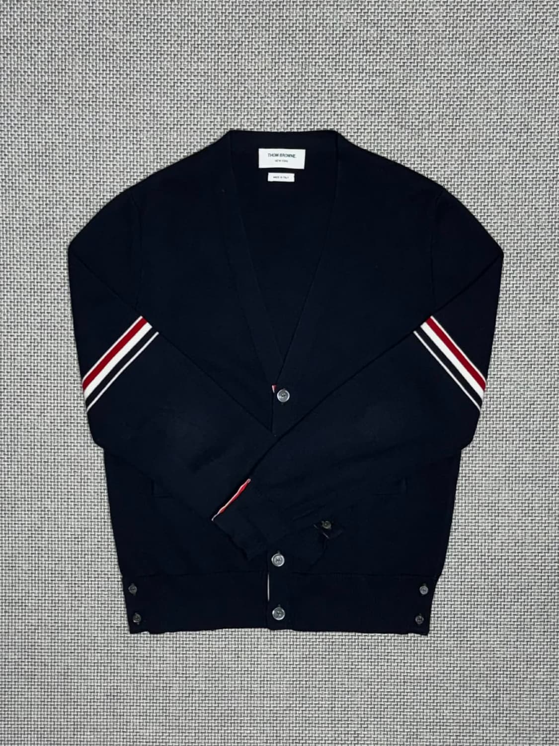 톰브라운 암밴드 밀라노스티치 가디건 상품이미지1