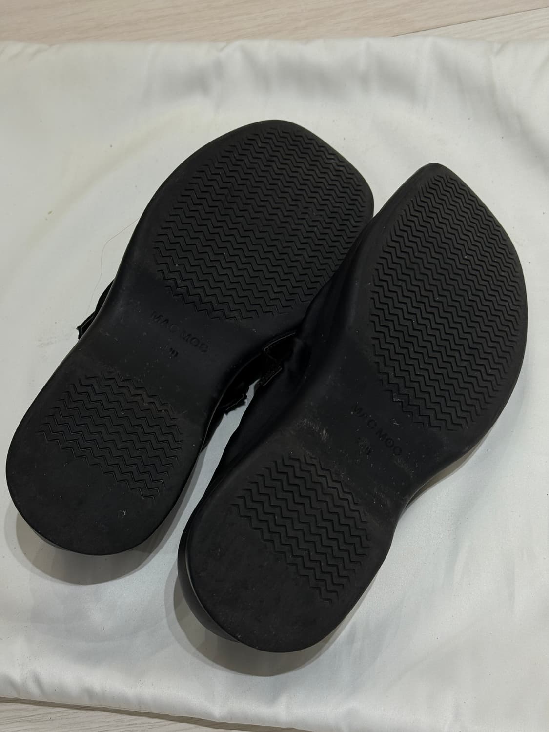 ‼️이사 처분 (새상품) 마크모크 블랙 플랫슈즈240 상품이미지3