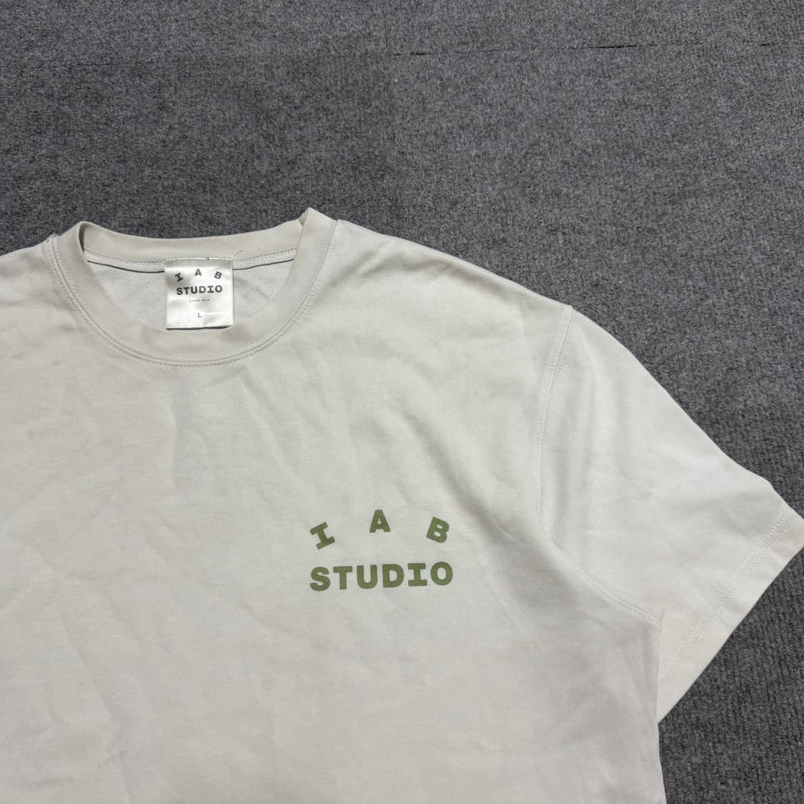 아이앱 스튜디오 화이트 그린 반팔 L 상품이미지2