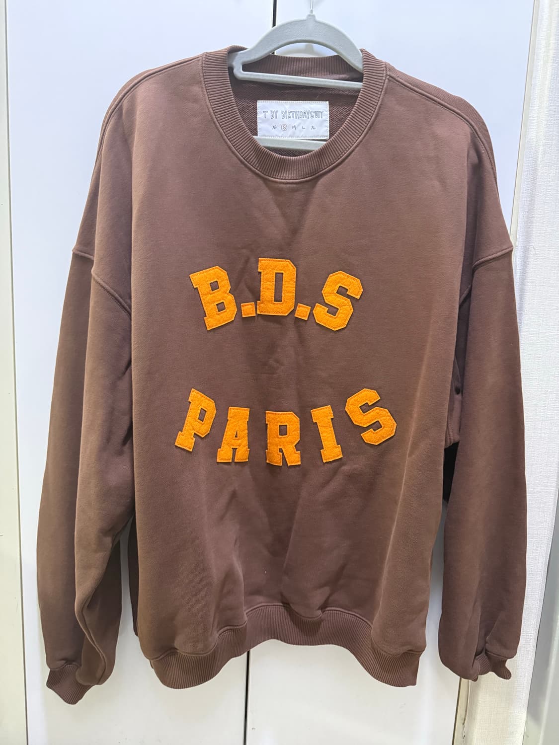 벌스데이수트 브라운 맨투맨 S 상품이미지1