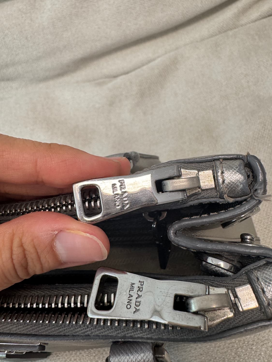 프라다 갤러리아백 실버컬러 스몰사이즈 상품이미지10