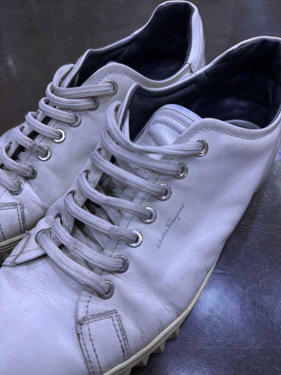 살바토레 페라가모 큐브 화이트 스니커즈 7 사이즈 260 상품이미지4