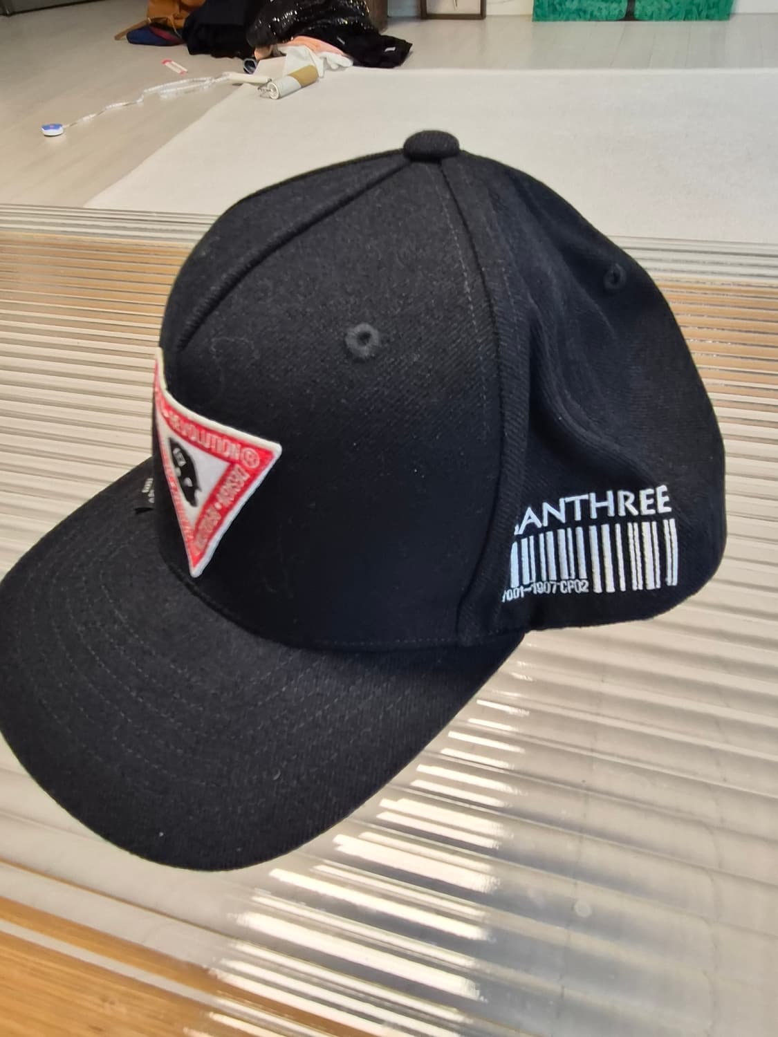 GANTREE TOKYO 브랜드의 디자인 레볼루션 패치 블랙 스냅백 모자 상품이미지2