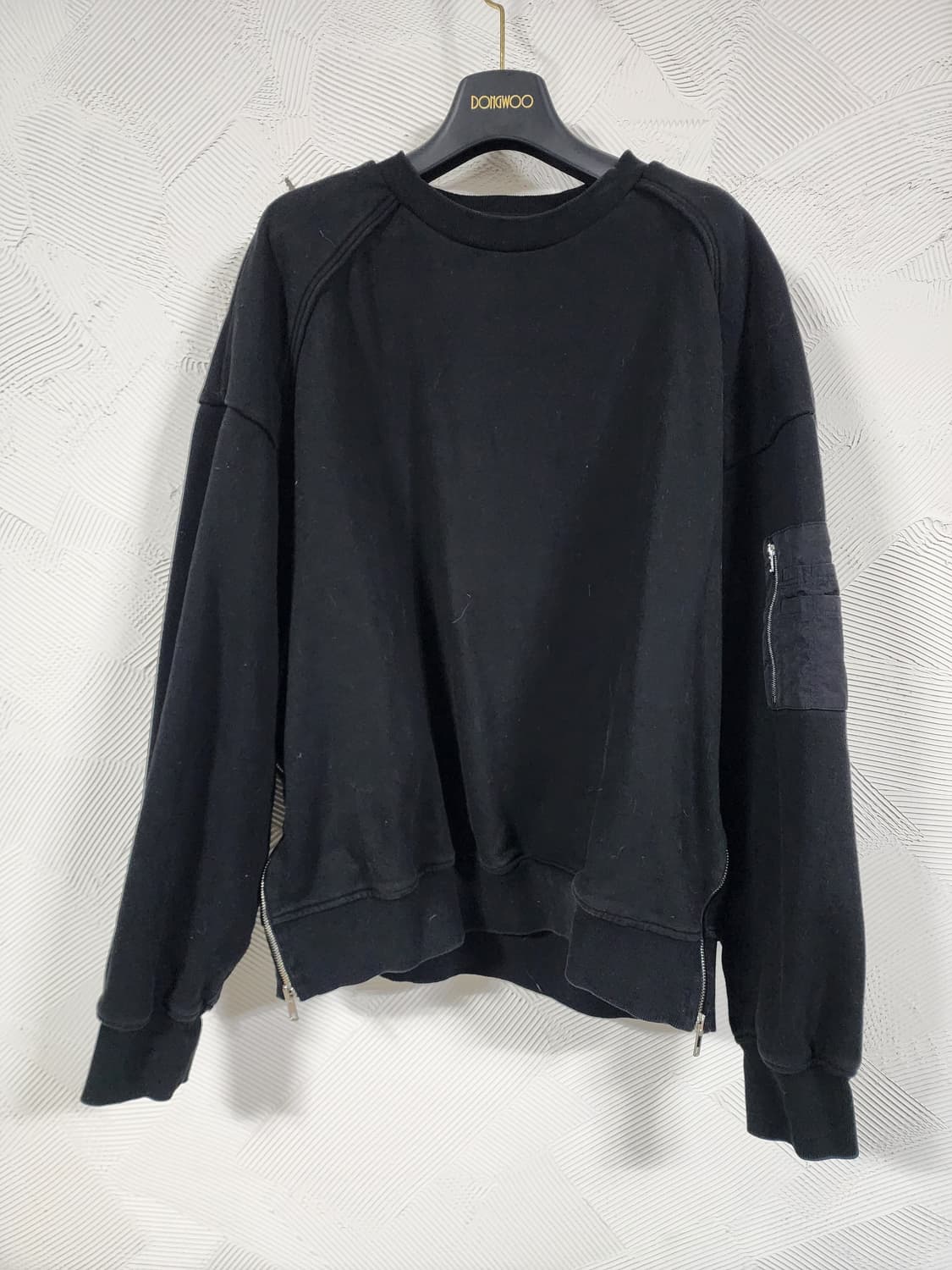 준지 어깨 덧방 사이드 슬릿 스웨트셔츠 블랙 - 상품이미지1