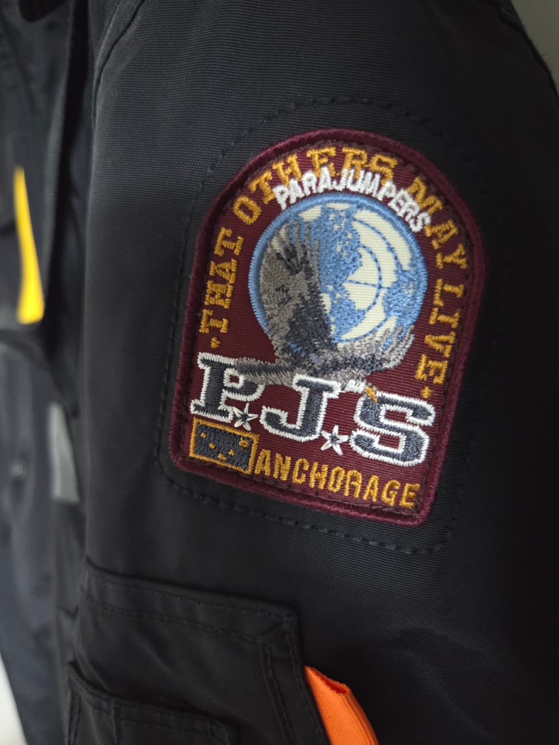 새상품급)22fw 파라점퍼스 고비 블랙 m 상품이미지4