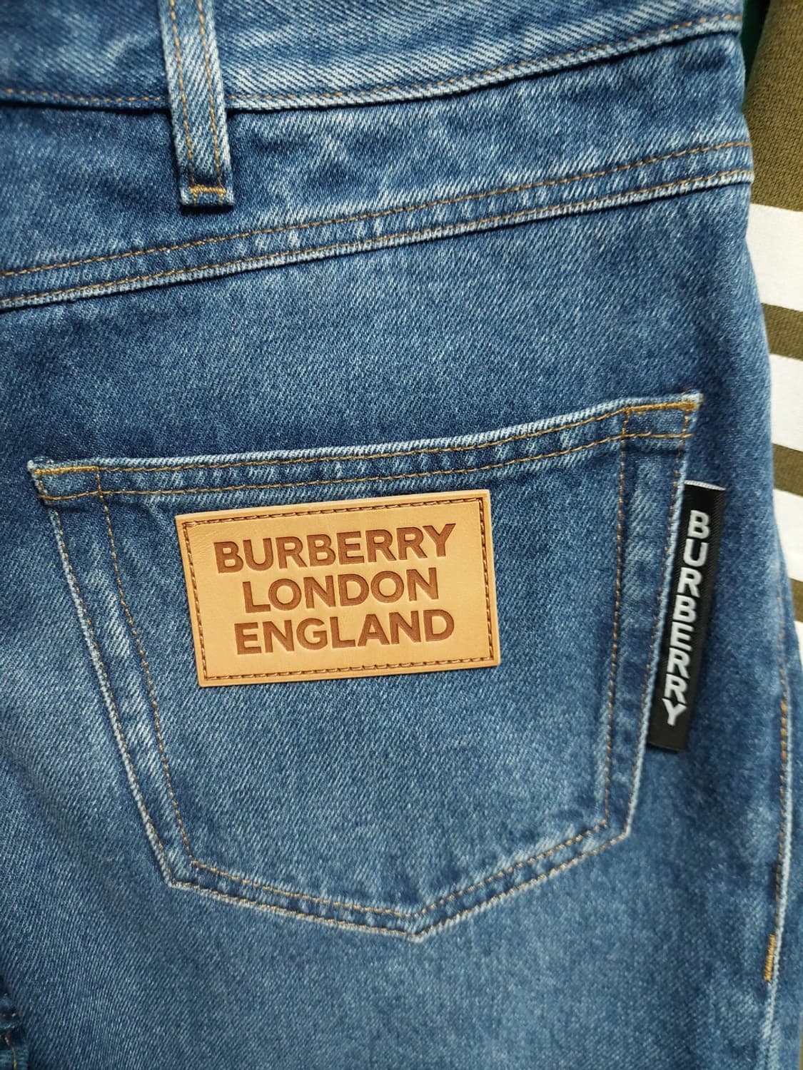 버버리 런던 로고패치 백투프론트 데님 청바지 w32 새제품 상품이미지9