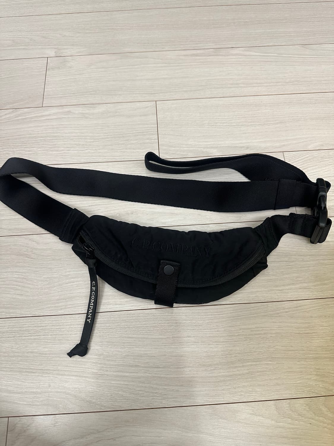 Cp company 힙색 크로스백 상품이미지1