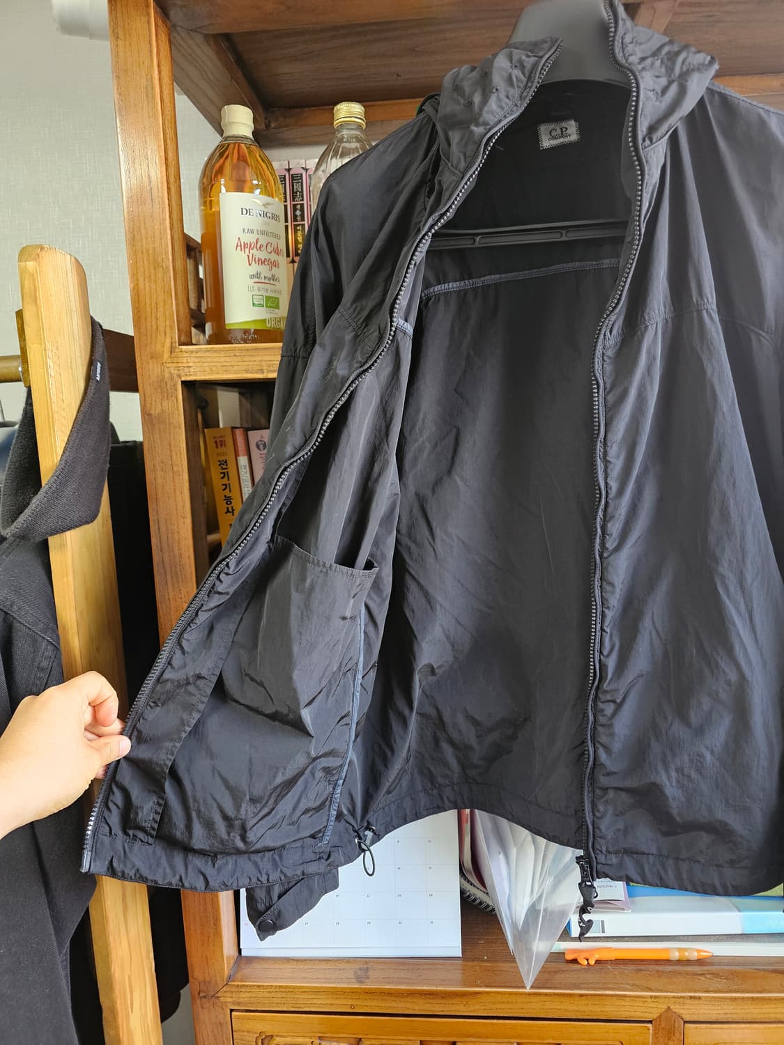씨피컴퍼니 나일론 블랙 자켓 팔아요 cp컴퍼니 상태 아주 좋음 상품이미지7