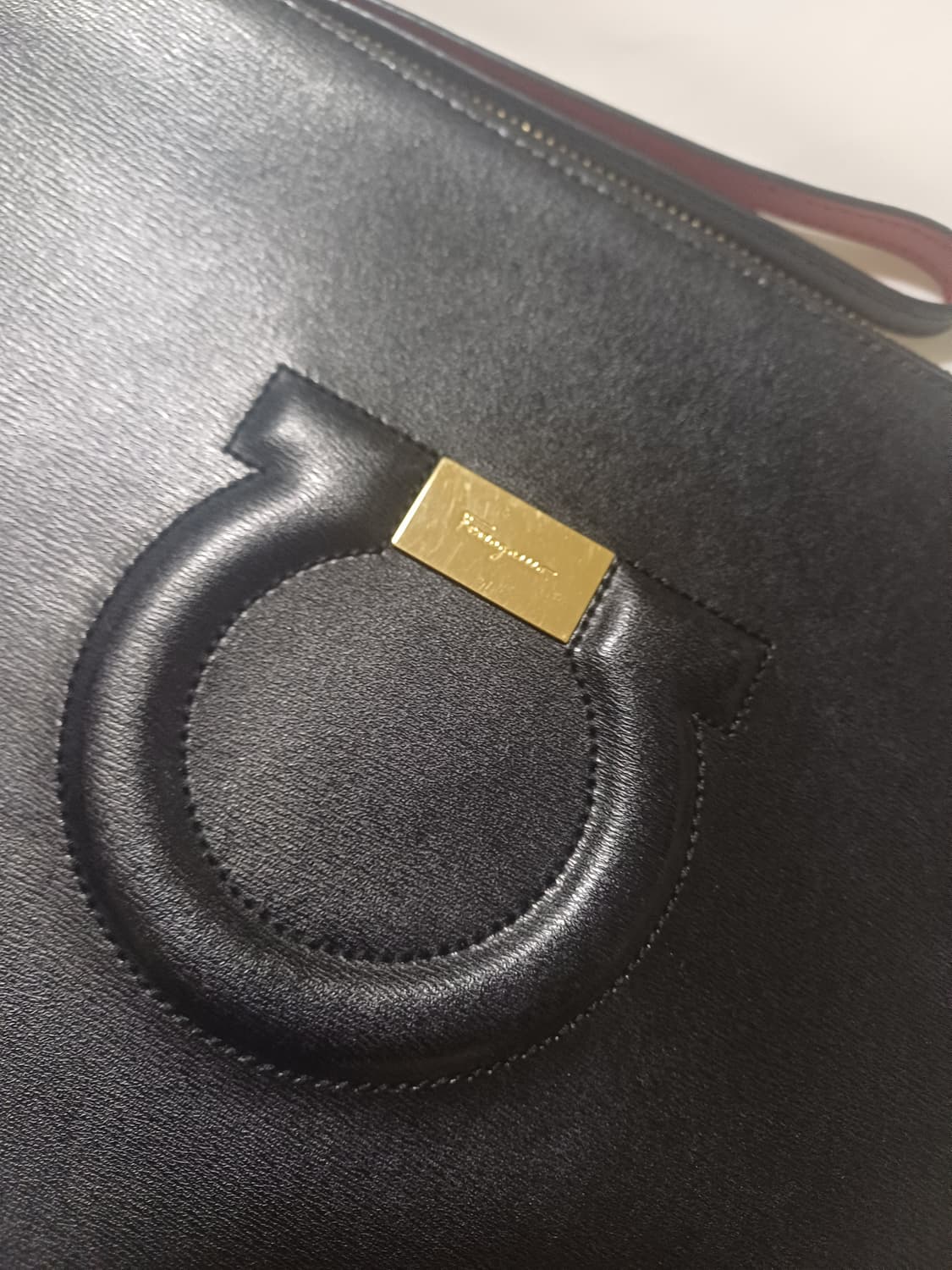 페라가모 간치니 레더 클러치백 상품이미지3