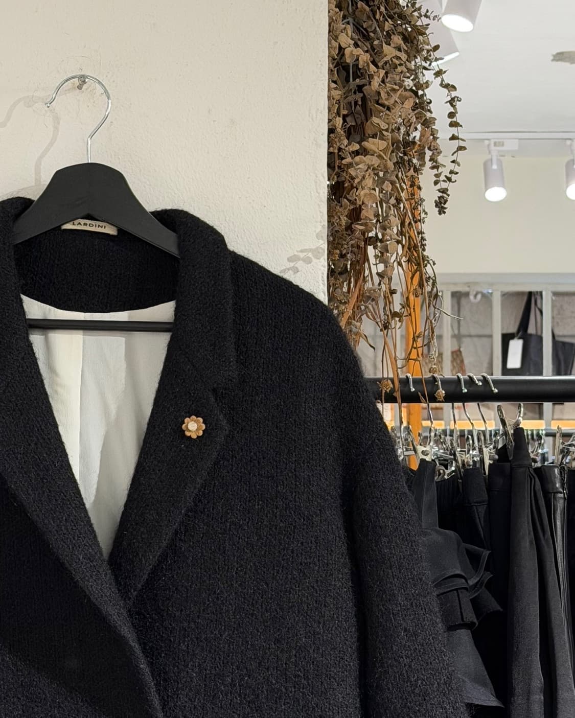 라르디니 블랙 시그니처 플라워 브로치 부클레 코트 상품이미지3