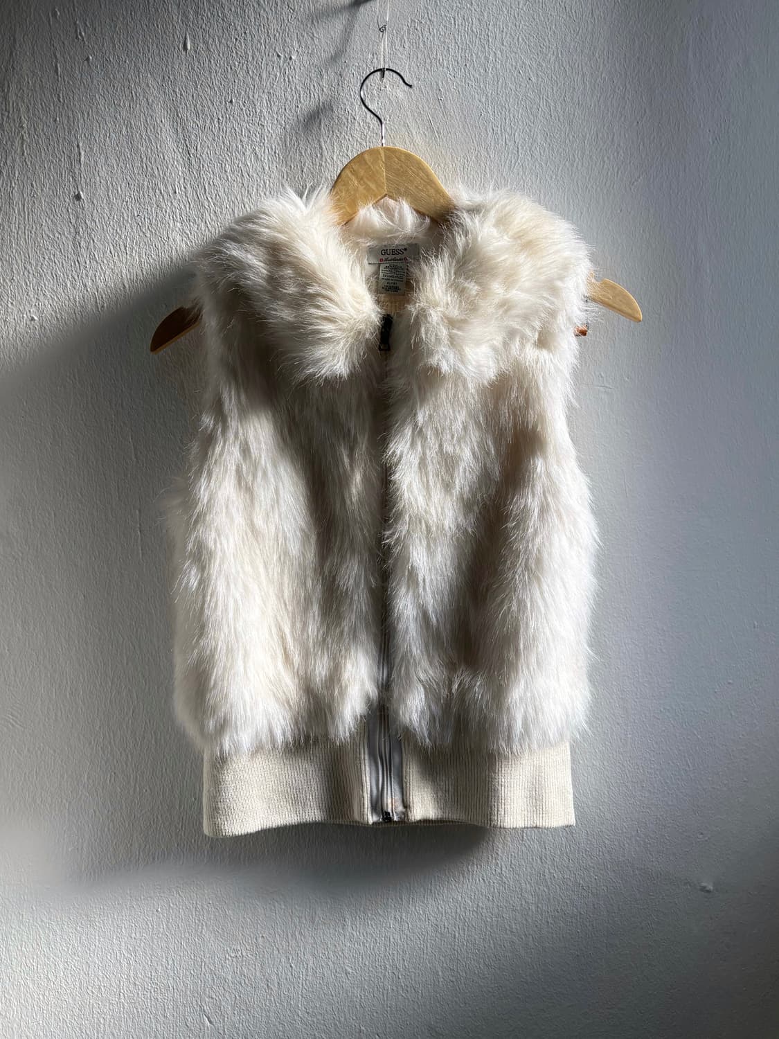 Guess White Fur Zip-up Vest 상품이미지3