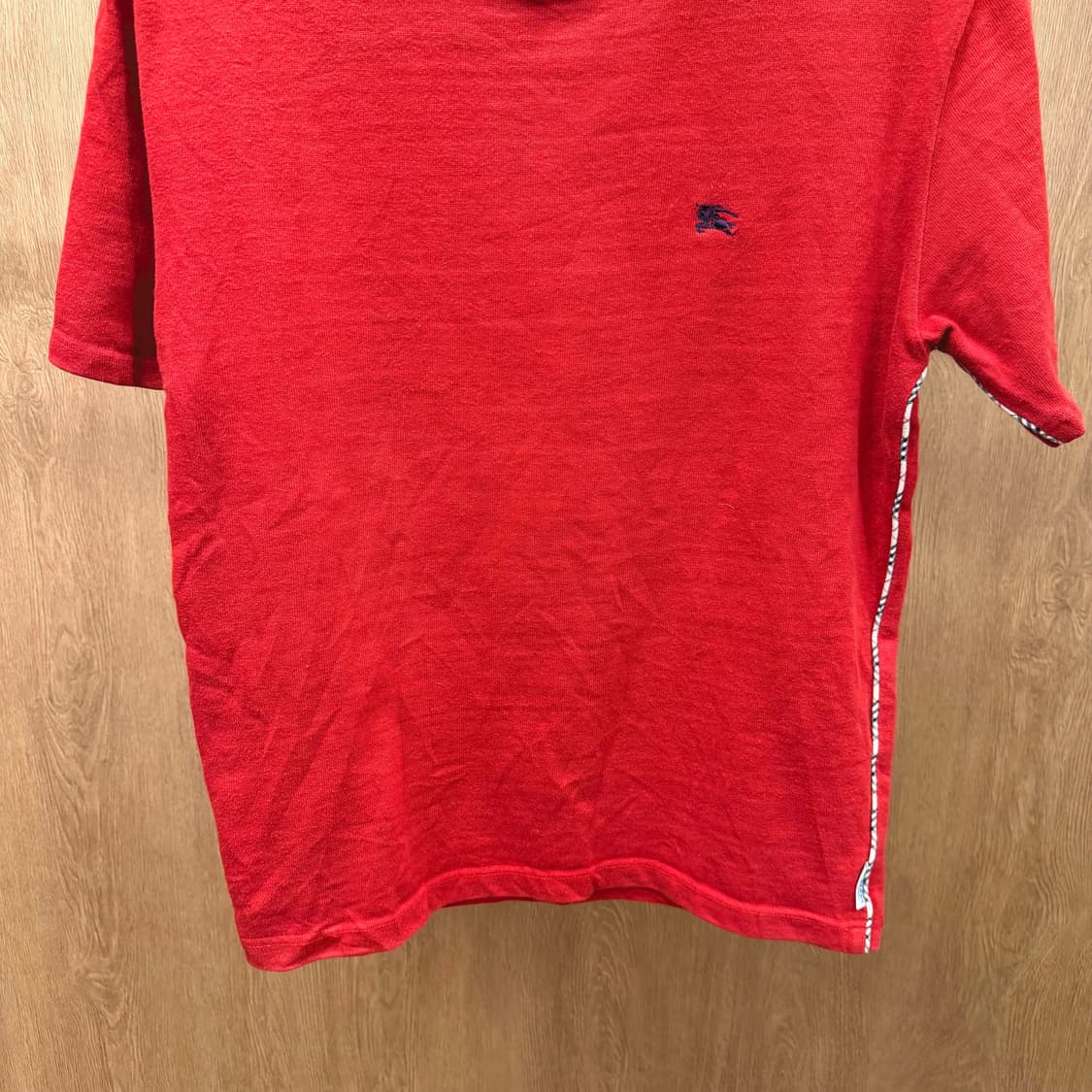 버버리 런던 코튼 반팔 티셔츠 로고 자수 사이드 배색 라인 디테일 레드 상품이미지5