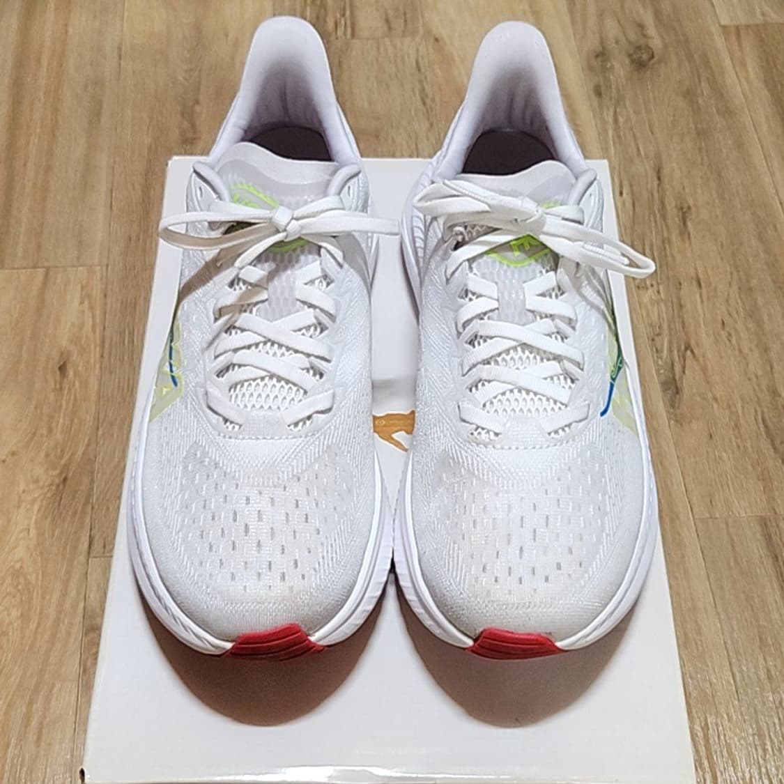 호카 270 마하6 화이트 님버스 클라우드 상품이미지2