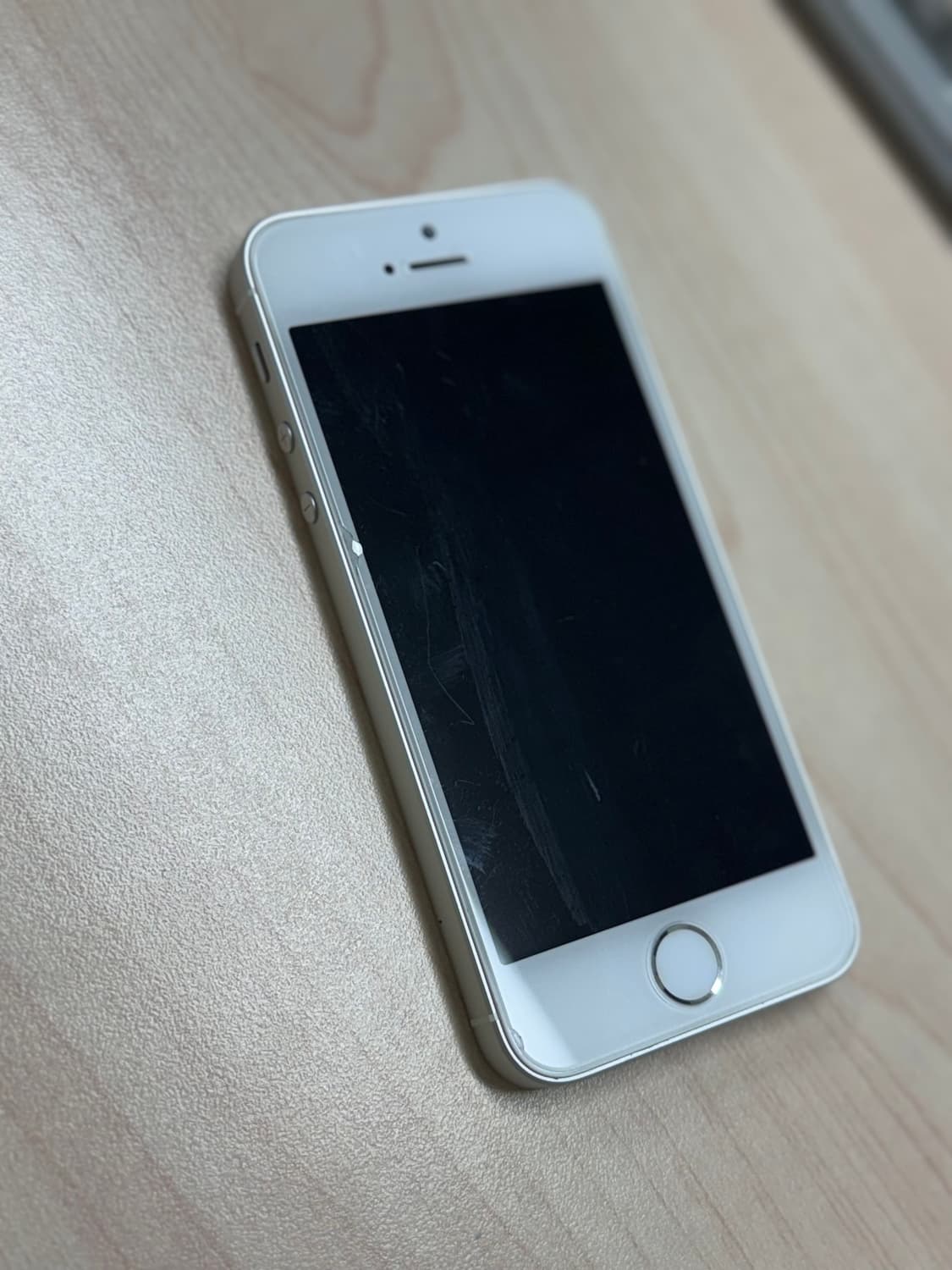 아이폰se1 실버 128gb (무음카메라) 상품이미지1