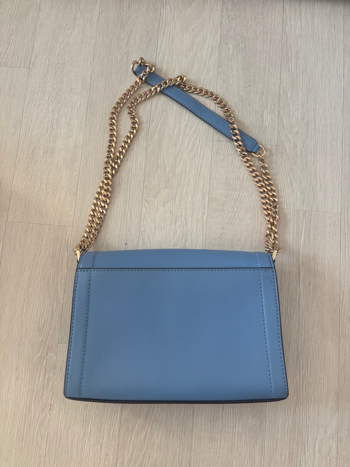 [마이클 코어스 Michael Kors] 킨슬리 플랩백 (프렌치 블루) 상품이미지2