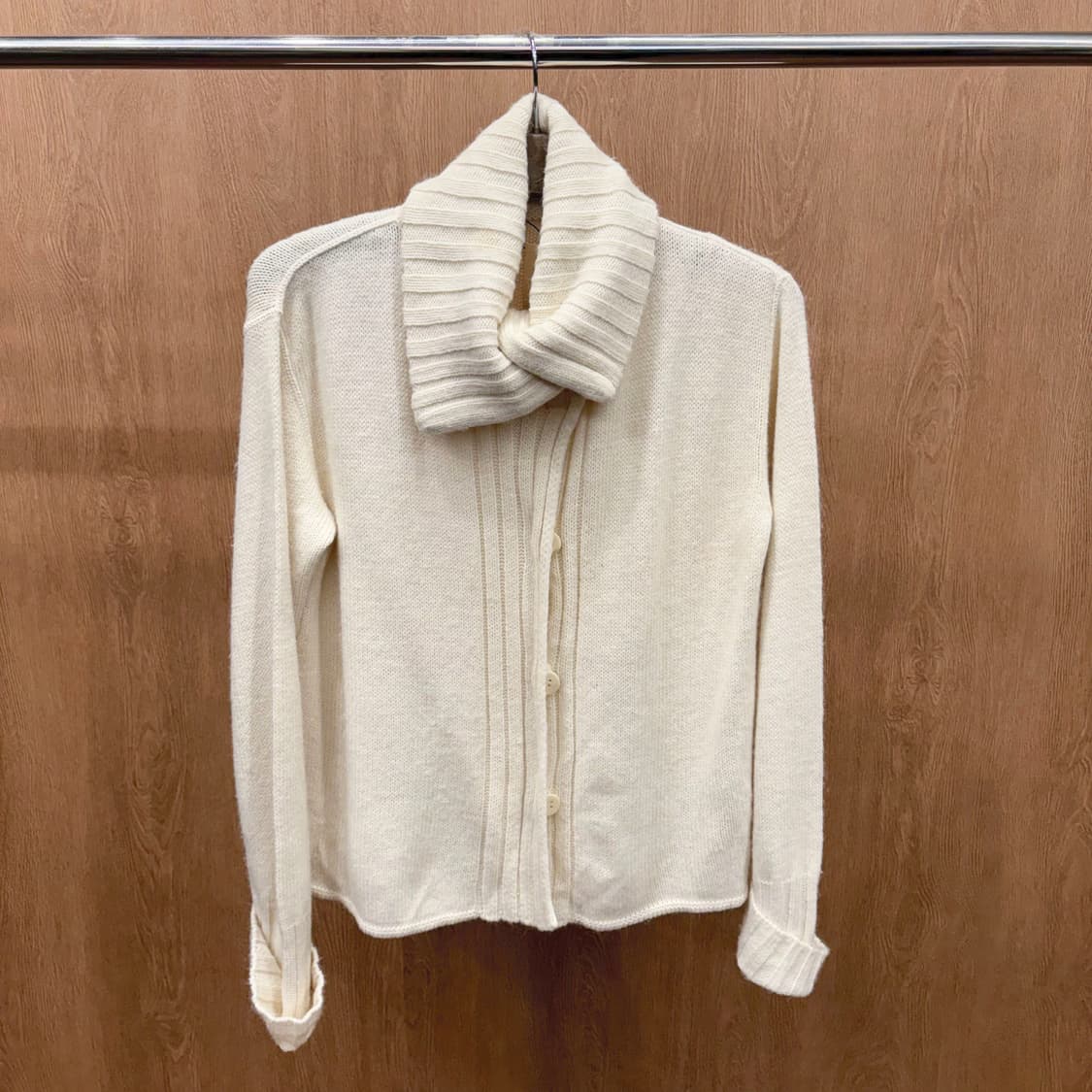 아르마니 꼴레지오니 카울넥 니트 가디건 히든 버튼업 디테일 아이보리 상품이미지2