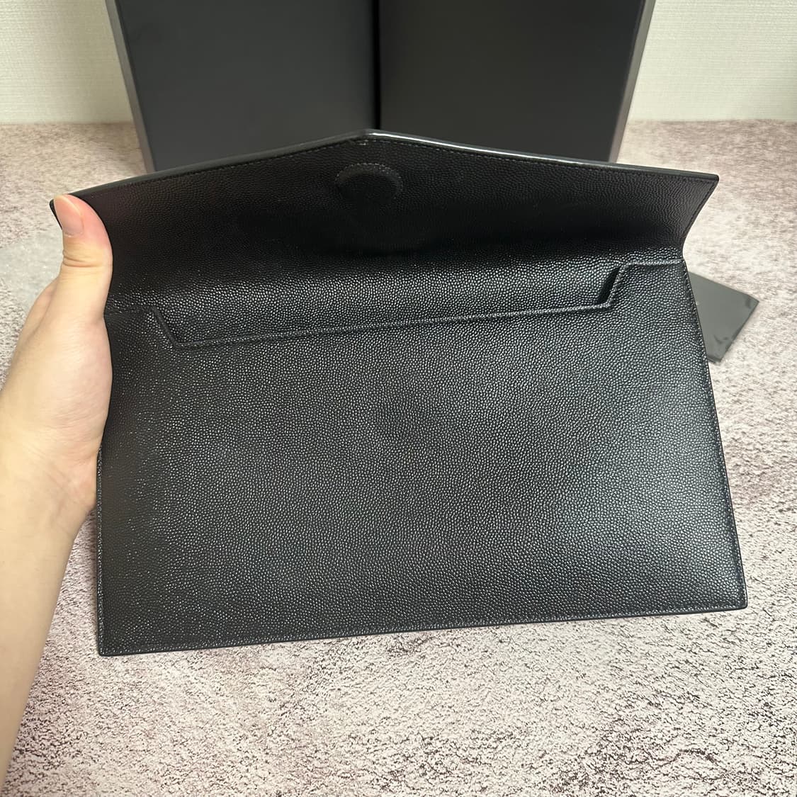 [풀구성] 입생로랑 업타운 클러치 블랙 상품이미지4