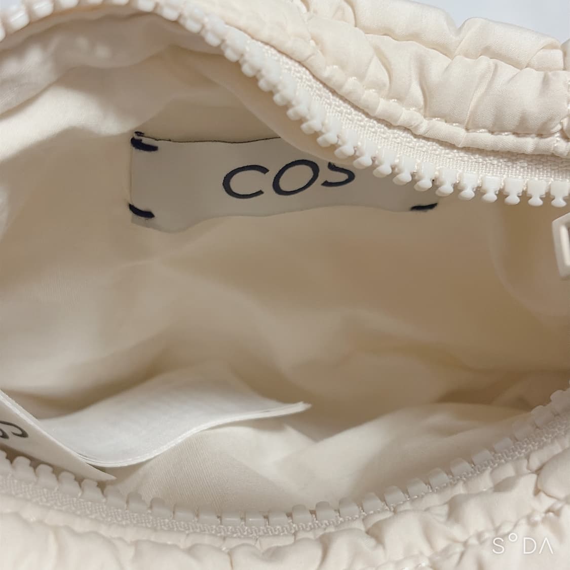 COS 코스 마이크로 퀄팅백 구름백 상품이미지5