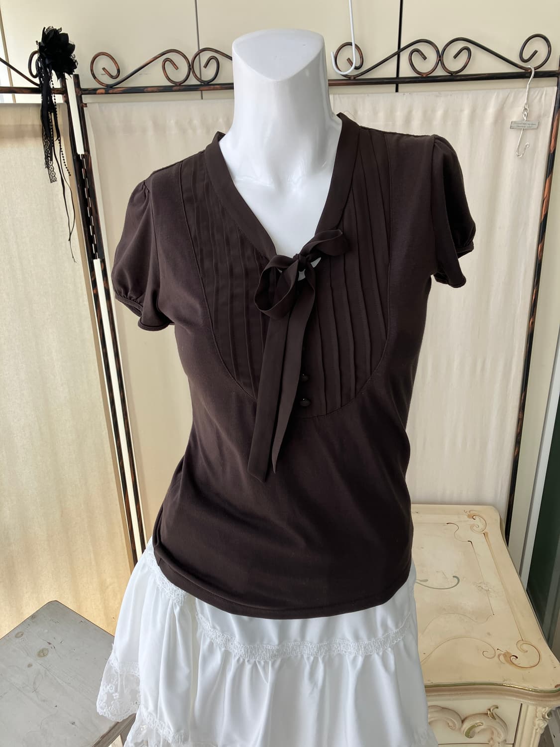 brown shirring ribbon half blouse 상품이미지1