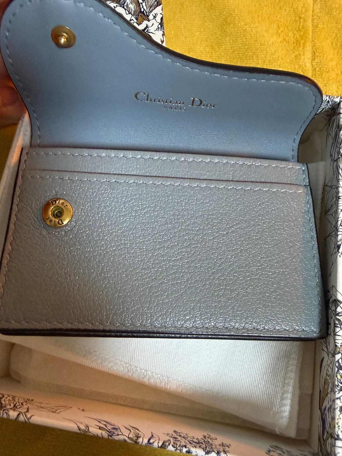 디올 새들 플랩카드지갑 상품이미지2