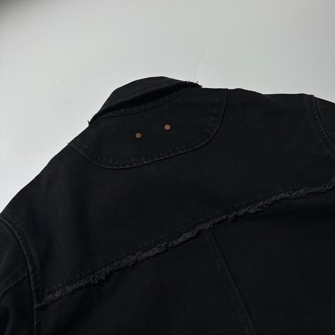 앤더슨벨 매트 로우 컷 데님 자켓 상품이미지7