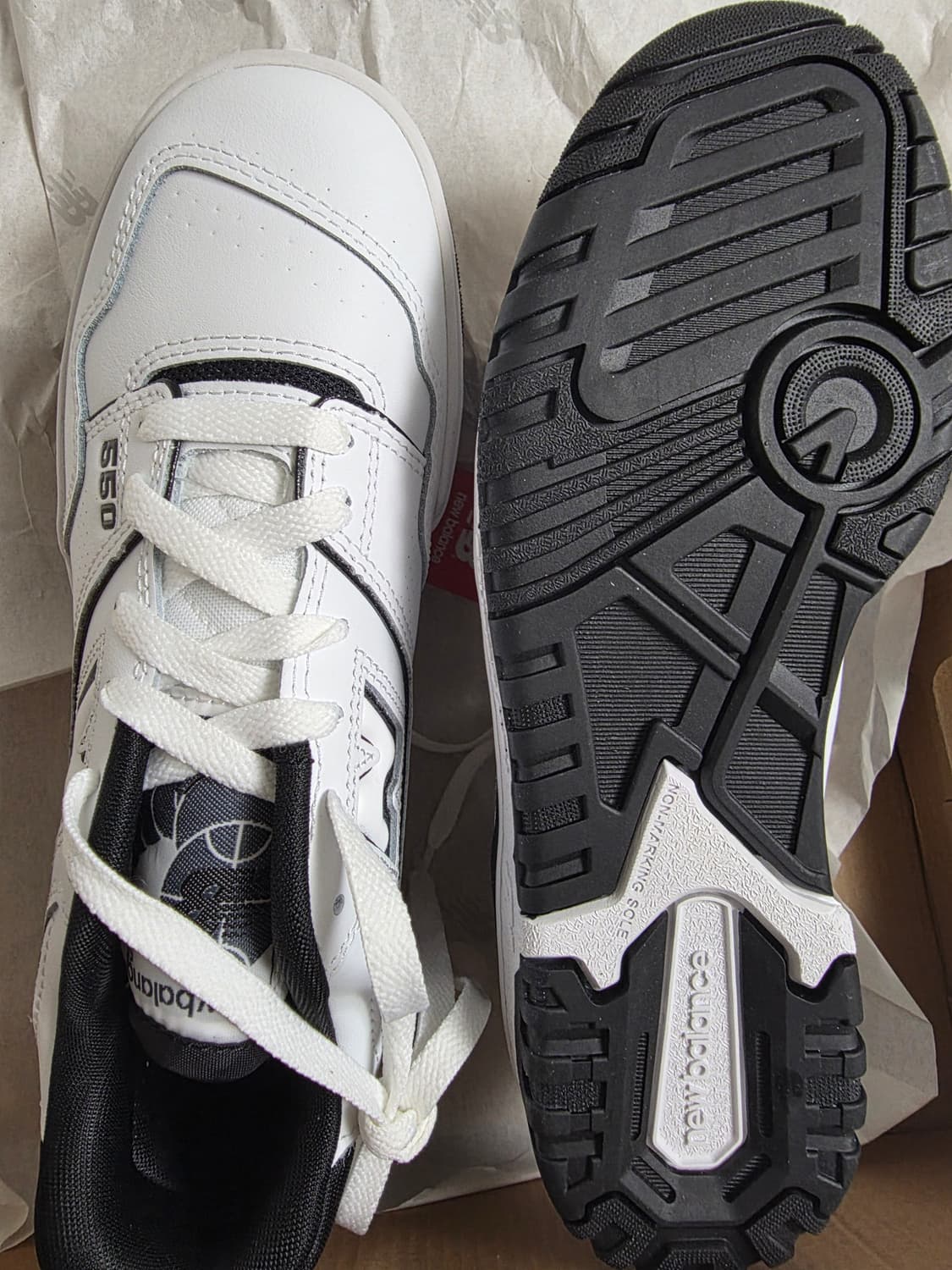 새상품 뉴발란스 550 화이트 블랙 스니커즈 상품이미지4