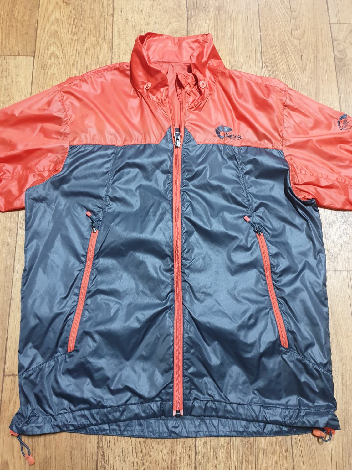 1155 네파 아웃도어 바람막이 95 사이즈입니다 상품이미지1
