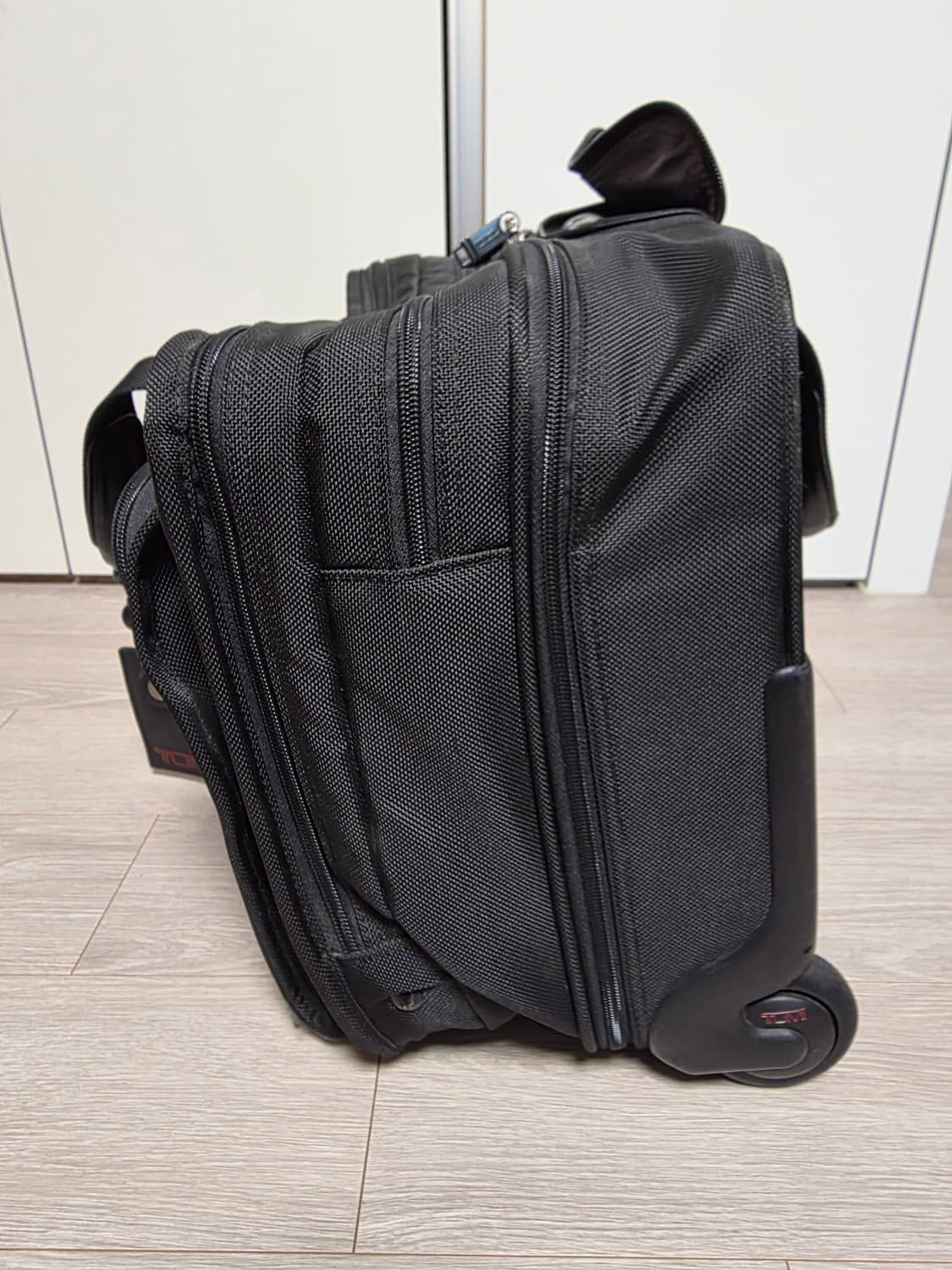 TUMI(투미) 알파 디럭스 2휠 브리프케리어 (품번: 26104D4)
 상품이미지4