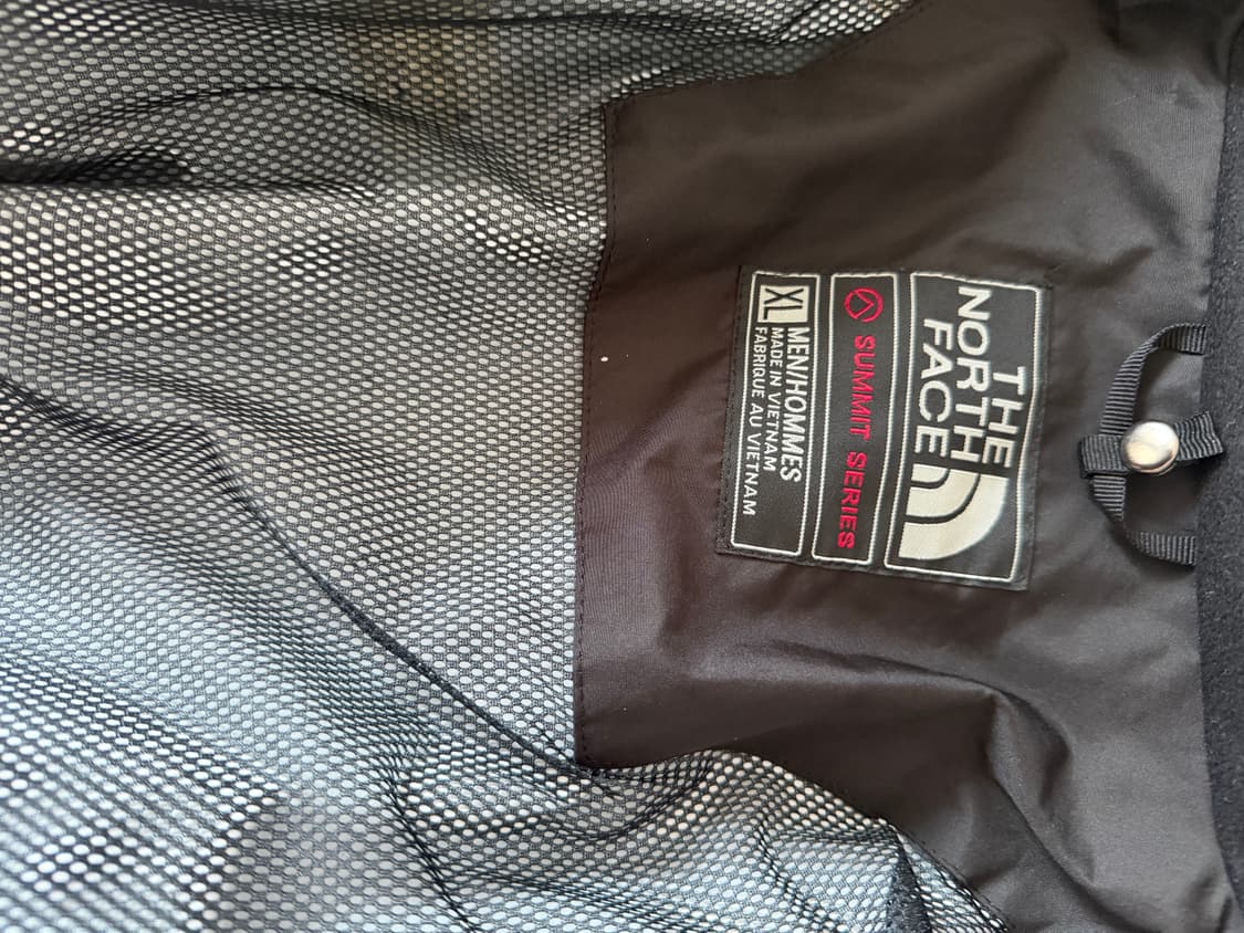 노스페이스 써밋시리즈 고어텍스 블루블랙 배색 바람막이. 상품이미지3