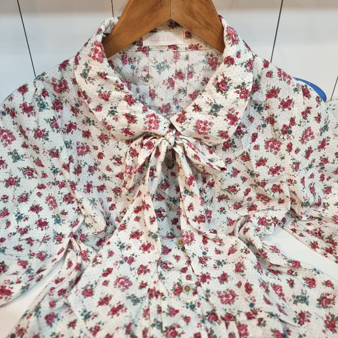 리즈리사 플라워 리본 블라우스 상품이미지2