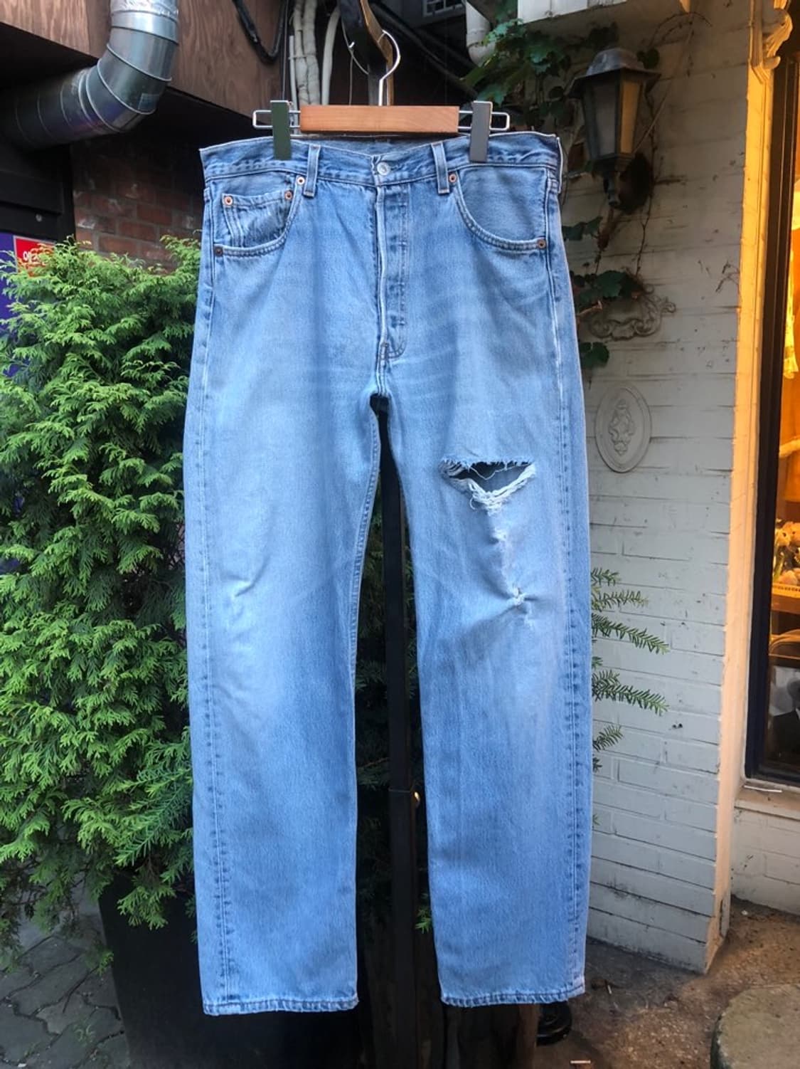 리바이스 501 빈티지 디스트로이드 데님 상품이미지1