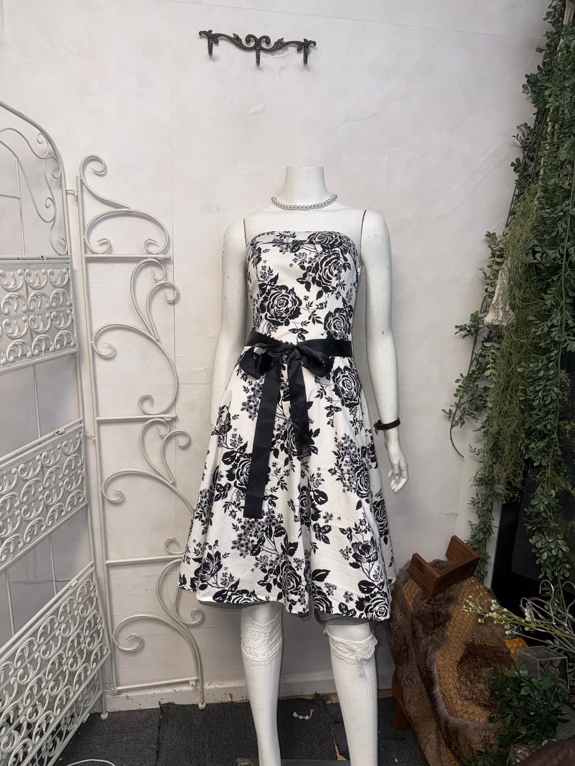 Black & white oriental rose tube top ops 상품이미지3