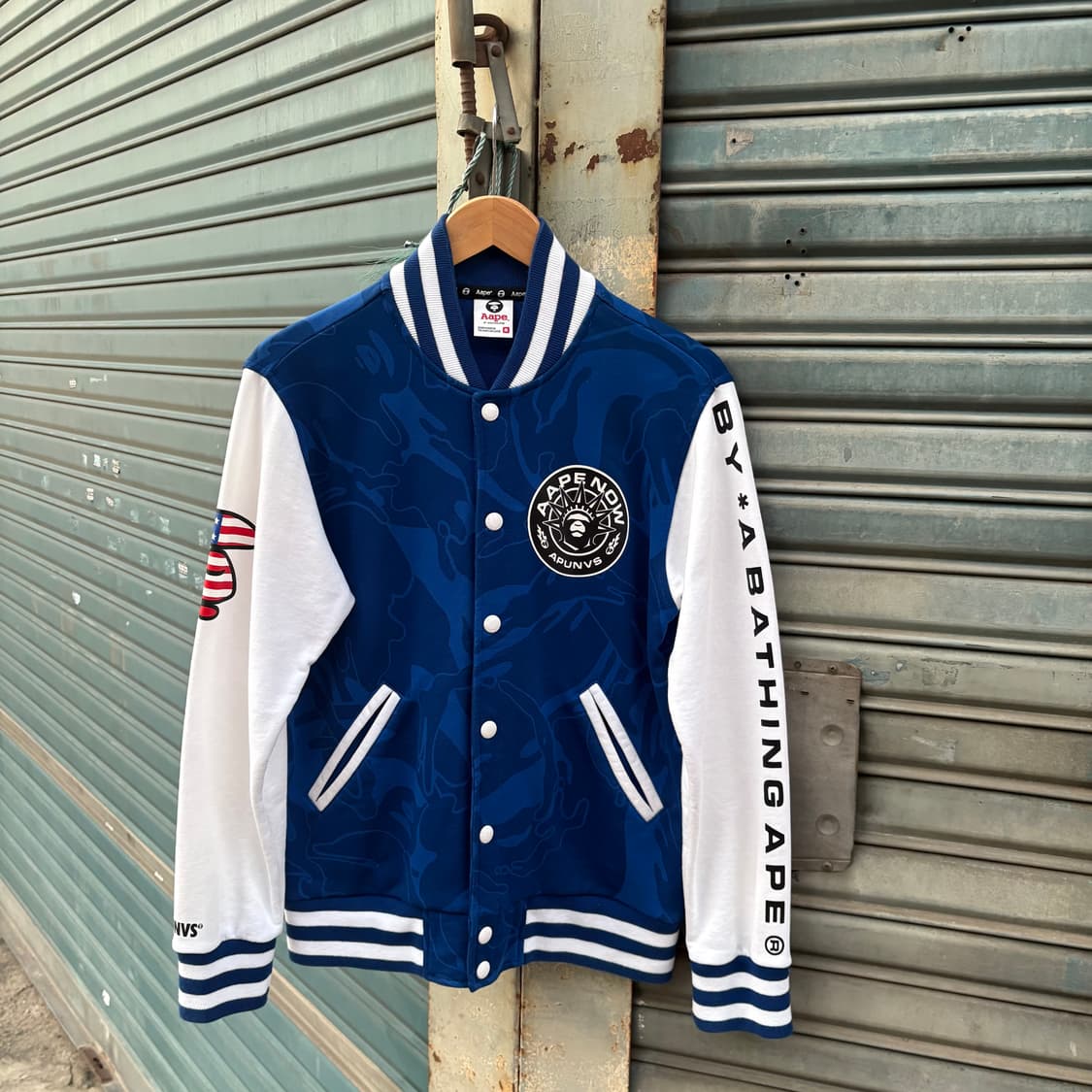 에이프 by 베이프 블루 스웻 바시티 자켓 상품이미지1