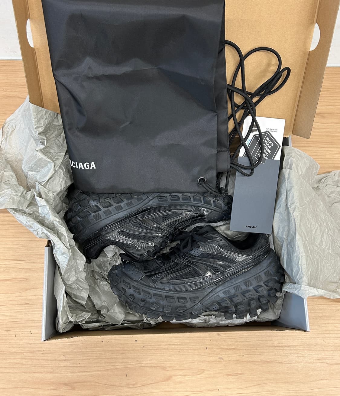 발렌시아가 디펜더 블랙 상품이미지8