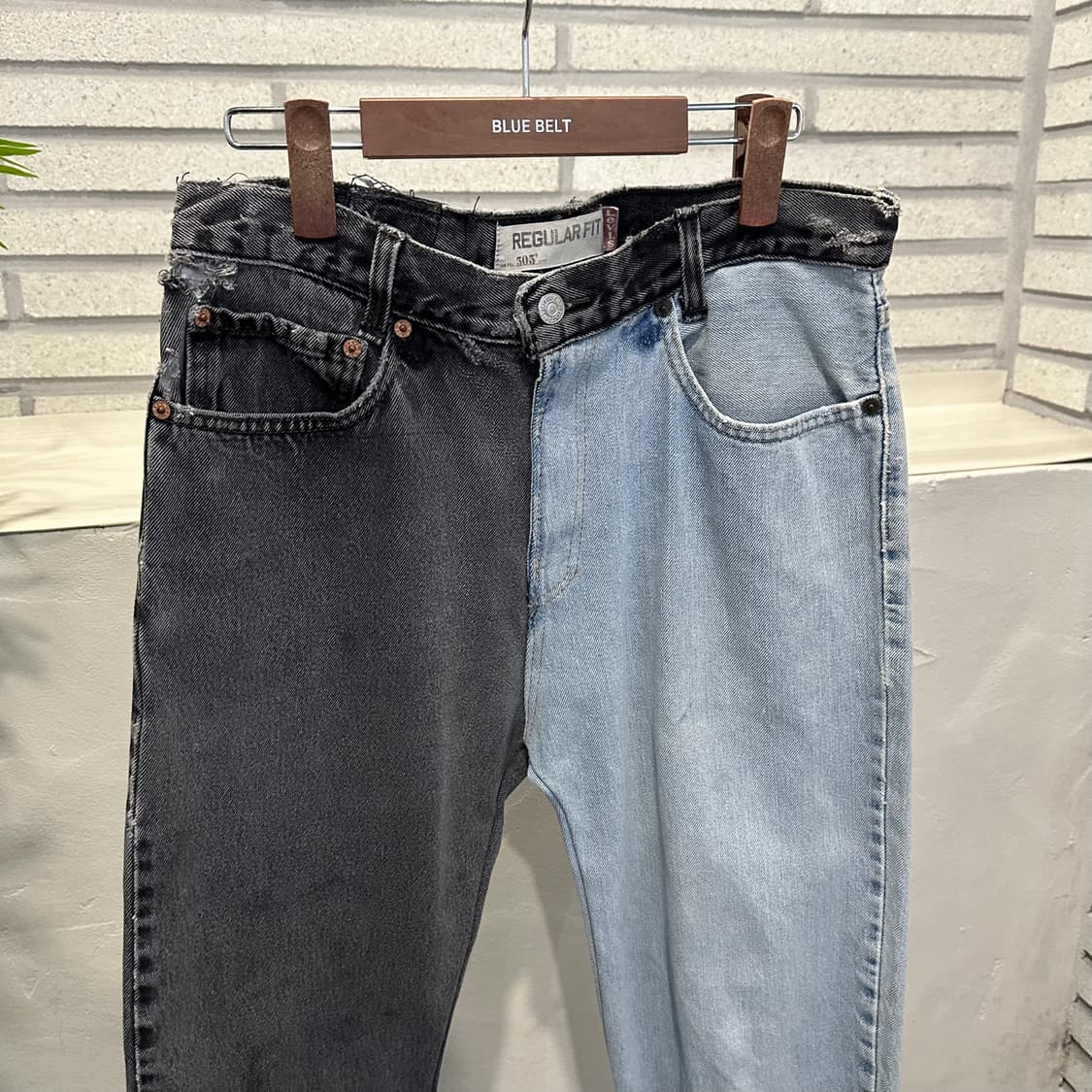 리바이스 리메이크 데님 팬츠 레귤러핏 배색 패치 로고 디테일 흑청 연청 상품이미지4