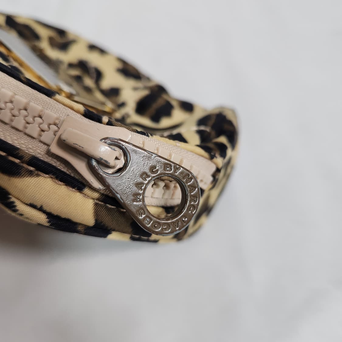 H540 마크제이콥스 호피 미니 파우치 가방
 상품이미지3