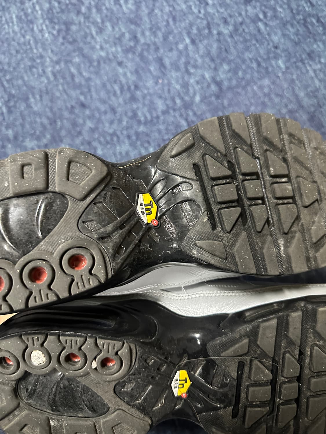 나이키 에어맥스 플러스 tnpo 울프그레이 275 상품이미지3