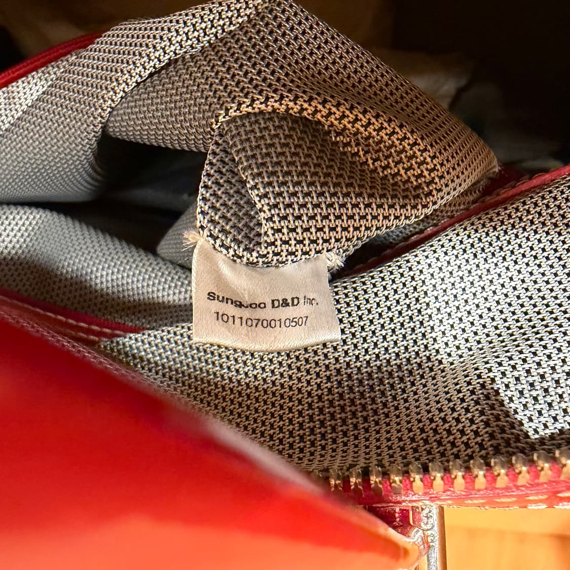 MCM 엠씨엠 클래식 에나멜 라지 토트백 상품이미지7